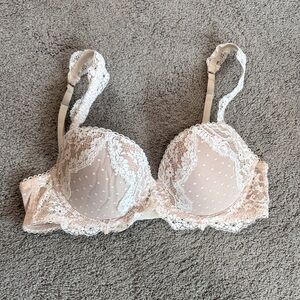 Victoria's Secret Lace Bra in Cream and White